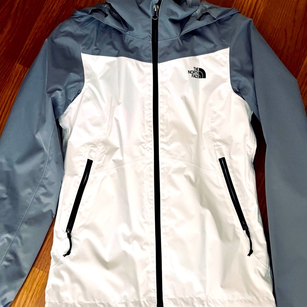 NWOTs- The North Face Woman’s X- Small Jacket. Grab a bargain! MSRP: $120